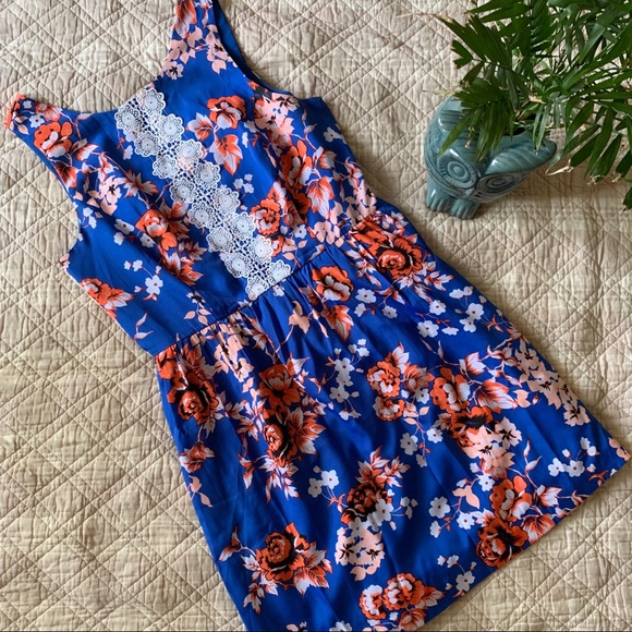 Kensie Dresses & Skirts - Dress with back lace detail